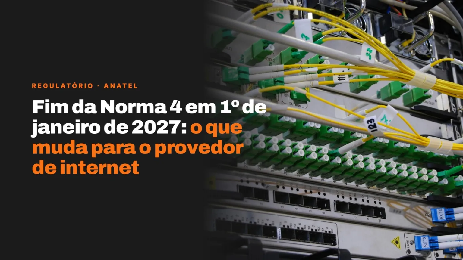 Equipamento de rede com cabos de fibra óptica conectados. Fim da Norma 4 em 1º de janeiro de 2027: o que muda para o provedor de internet.